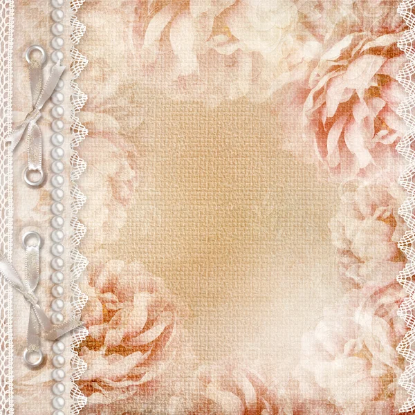 Grunge πανέμορφες τριανταφυλλιές εξώφυλλο με τόξο, μαργαριτάρια και δαντέλες — Φωτογραφία Αρχείου