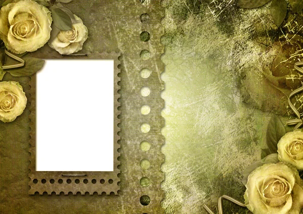 Старая бумажная рамка с розой на винтажном фоне — стоковое фото
