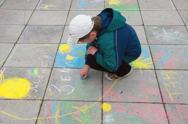 stock image A boy paints chalk on the pavement