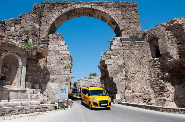 तुर्की में पक्ष के प्राचीन शहर के खंडहरों — स्टॉक फ़ोटो, इमेज