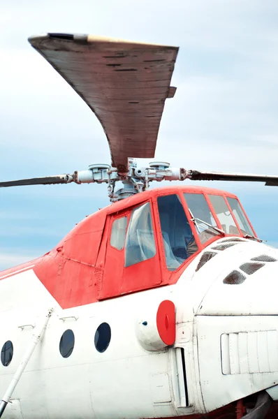 Красный вертолет — стоковое фото