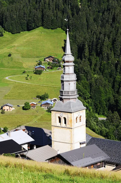 Villaggio di Hautekuce nelle Alpi — Foto Stock
