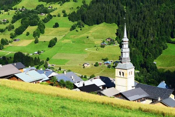 Hautekuce Dorf in den Alpen — Stockfoto