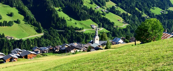 Aldeia Hautekuce em Alpes — Fotografia de Stock