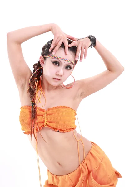 Sevimli kız çeşitli dans kostümleri ve eğlenceli teşkil etmektedir. — Stok fotoğraf