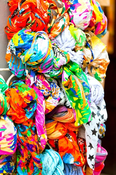Många färg halsdukar — Stockfoto