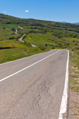 Tuscan görünümü ile yerel eğri yol