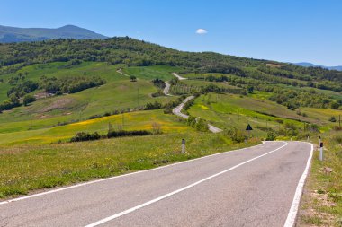 Tuscan görünümü ile yerel eğri yol