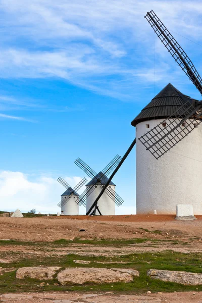 Moinhos de vento espanhóis velhos — Fotografia de Stock