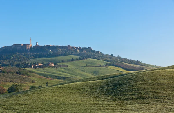 Morning fog view on Pienza town — Stock Photo, Image
