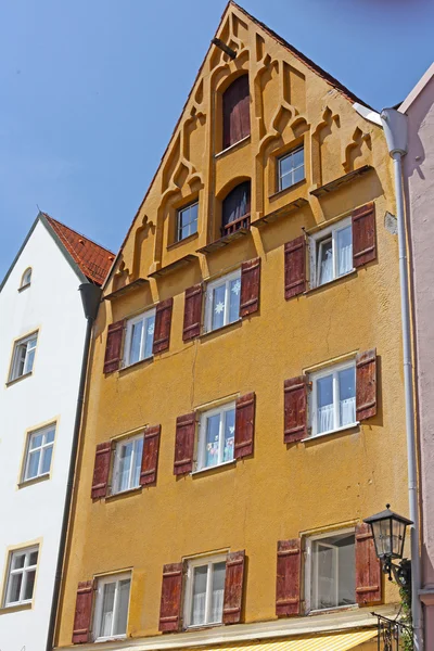 Schöne farbenfrohe häuser in füssen, bayern, deutschland — Stockfoto
