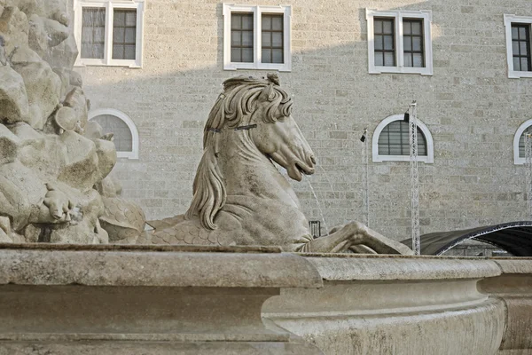 Fuente de caballos, Residenzplatz, Salzburgo, Austria — Foto de Stock