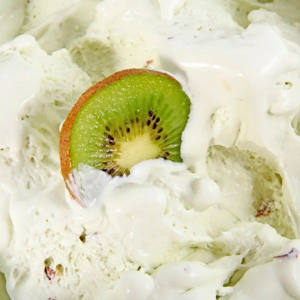 Различные мороженое с фруктами — стоковое фото
