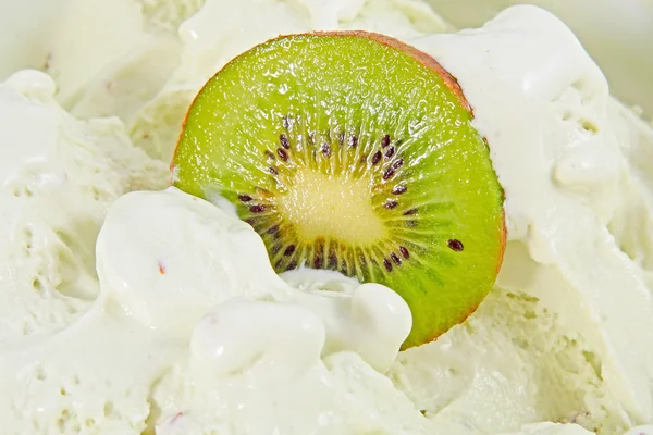 Helado diferente con frutas —  Fotos de Stock