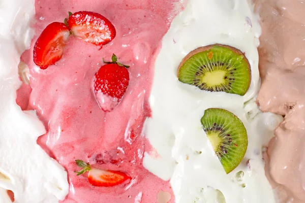 Різні морозива з фруктами — стокове фото