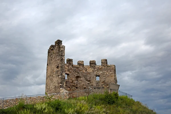 Ruinen einer mittelalterlichen Burg in Österreich — Stockfoto