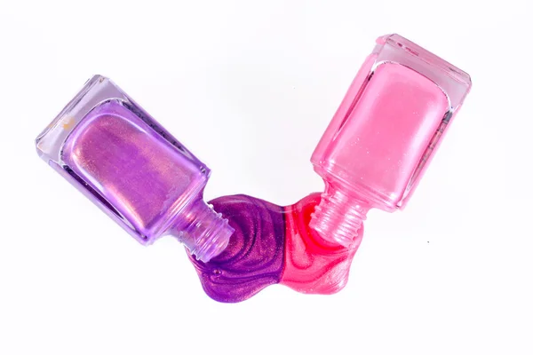 Różowy i fioletowy lakier do paznokci na białym tle — Zdjęcie stockowe
