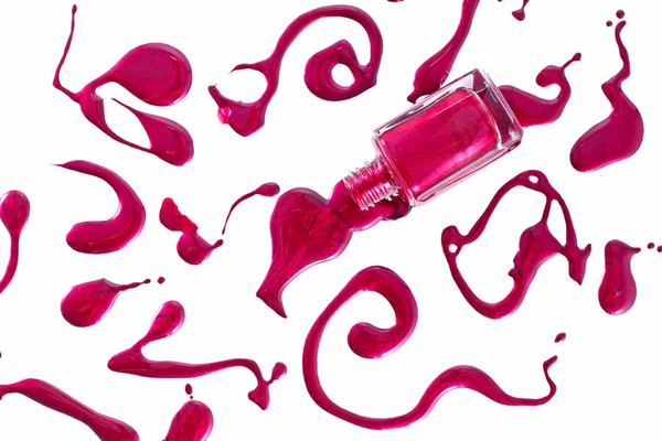 Rote Nagellackflasche mit Spritzern isoliert auf weißem Hintergrund — Stockfoto