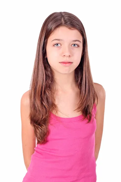 Belle jeune fille adolescente avec des crochets sur les dents en blanc — Photo
