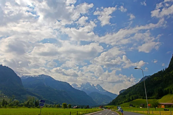 Πανέμορφο τοπίο των Άλπεων ελβετικό κοντά sans, Ελβετία — Φωτογραφία Αρχείου