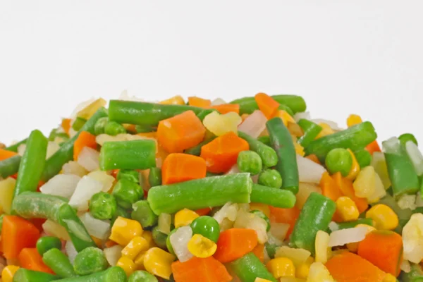 Míchaná zelenina na bílém pozadí — Stock fotografie