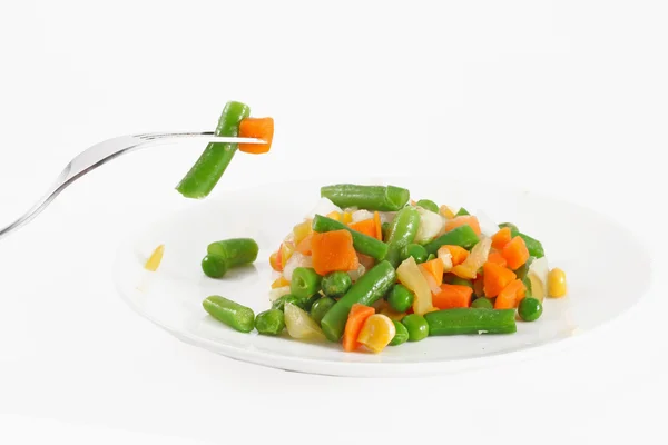 Légumes congelés et fourchette sur l'assiette — Photo
