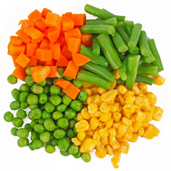 Beyaza izole edilmiş farklı donmuş sebzeler. — Stok fotoğraf