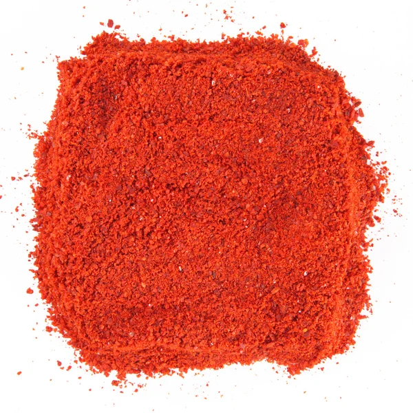 Pimienta roja especia cuadrada aislada sobre fondo blanco — Foto de Stock