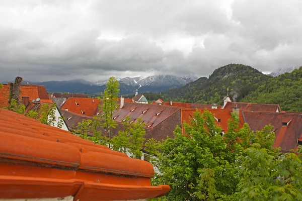 Mooie kleurrijke huizen in fussen, Beieren, Duitsland — Stockfoto