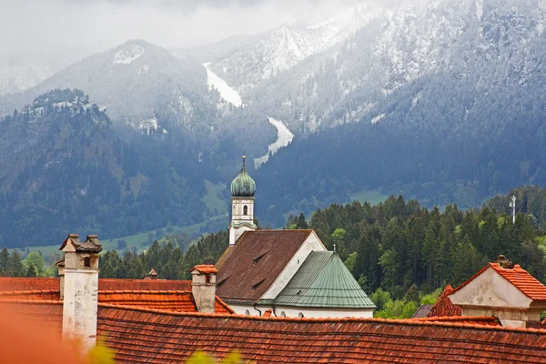 Beaux toits de maisons à Fussen, Bavière, Allemagne — Photo