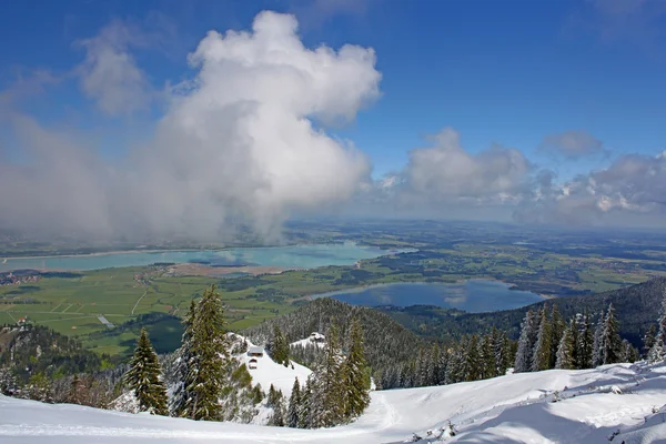 Góry Alp z jeziorem w dolinie Bawarii, Niemcy — Zdjęcie stockowe