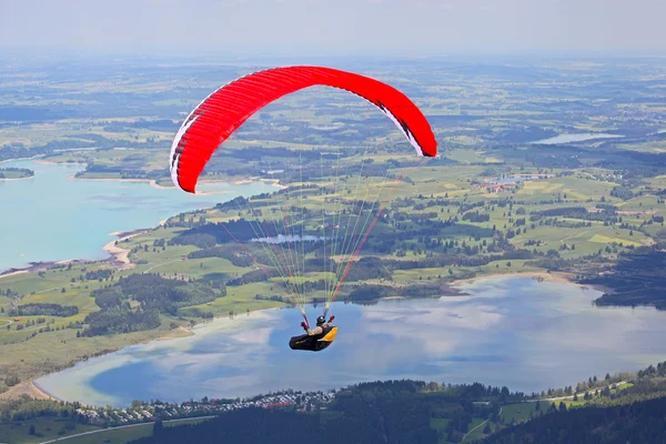 Gleitschirmfliegen in Bayern, Essen — Stockfoto