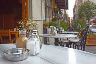 sokak sahnesi - istanbul cafede. Türkiye