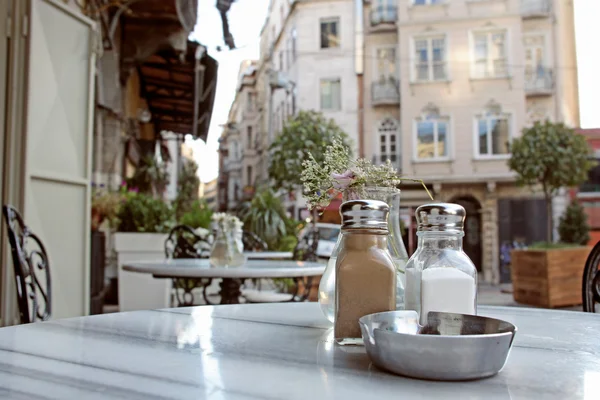 Pouliční scéna - café v Istanbulu. Turecko — Stock fotografie