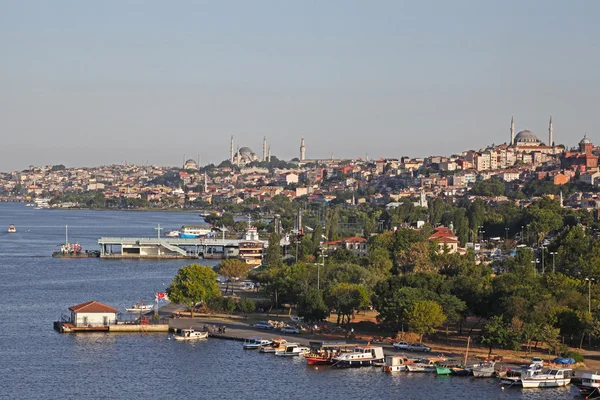 Blick auf die Stadt am Goldenen Horn, Istanbul, Türkei — Stockfoto
