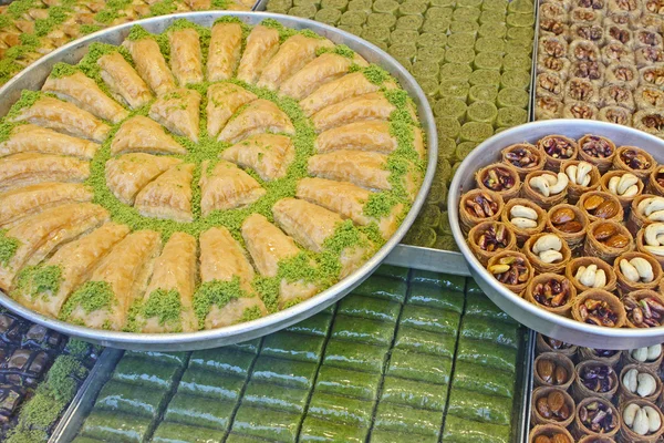 Surtido de delicias turcas propias tomadas en Estambul — Foto de Stock