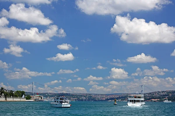 Die erste Bosporus-Brücke zwischen Europa und Asien (Türkei)) — Stockfoto