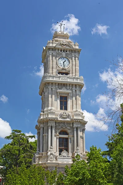 Dolmabahce Palast Turm in Istanbul — Stockfoto