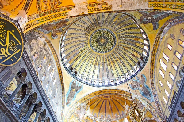 Interior de la hagia sophia en istanbul, pavo — Foto de Stock