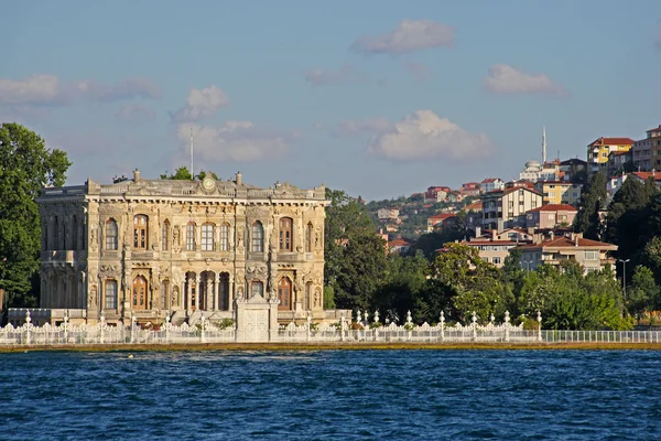 Kucuksu Pavyonu, Sultan Abdülmecit tarafından 19. yüzyılda İstanbul 'da inşa edildi.. — Stok fotoğraf