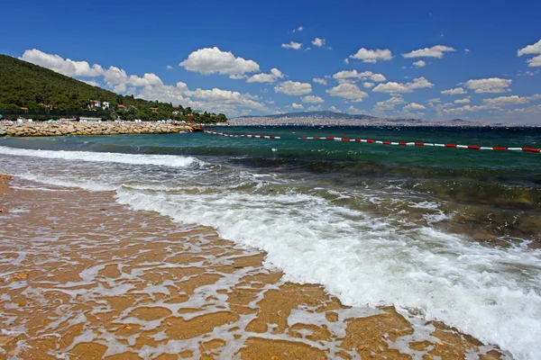 Zee op het strand van het princess eiland genomen in Istanboel, Turkije — Stockfoto