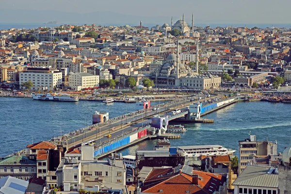 Istanbul. panoramautsikten från Galatatornet till guld-horn, Turkiet — Stockfoto