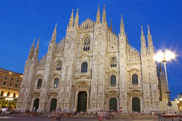 Catedral Cúpula tomada en Milán por la noche, Italia — Foto de Stock