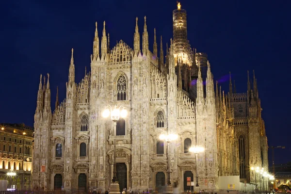 Catedral Cúpula tomada en Milán por la noche, Italia —  Fotos de Stock