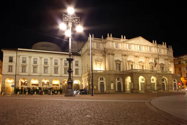 La scala opera binası, Milano'nun en ünlü İtalyan tiyatro