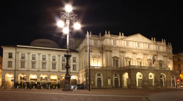 La scala opera binası, Milano'nun en ünlü İtalyan tiyatro