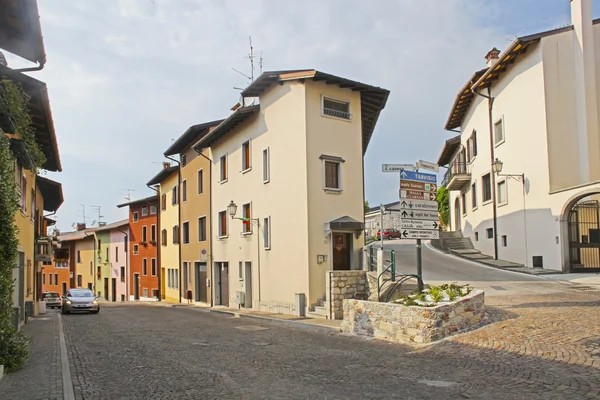 Kleine oude binnenstad van gemona genomen in Italië — Stockfoto