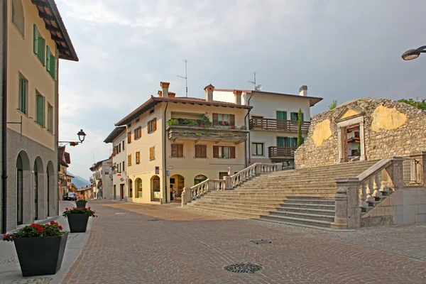 Маленький старый город Гемона, взятый в Италии — стоковое фото