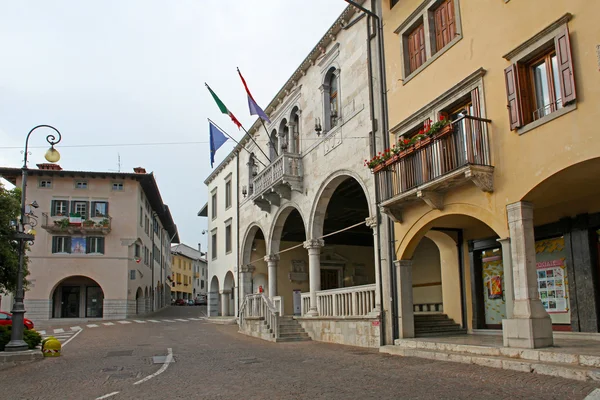 Pequena cidade velha de Gemona tomada na Itália — Fotografia de Stock
