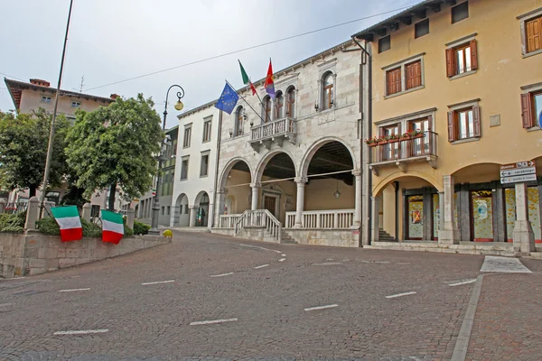 Невеликий Старого міста з Gemona прийняті в Італії — стокове фото